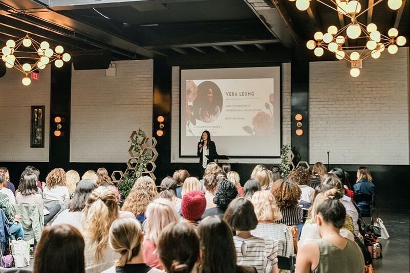 Nuria Garcia en la organización de un evento profesional.