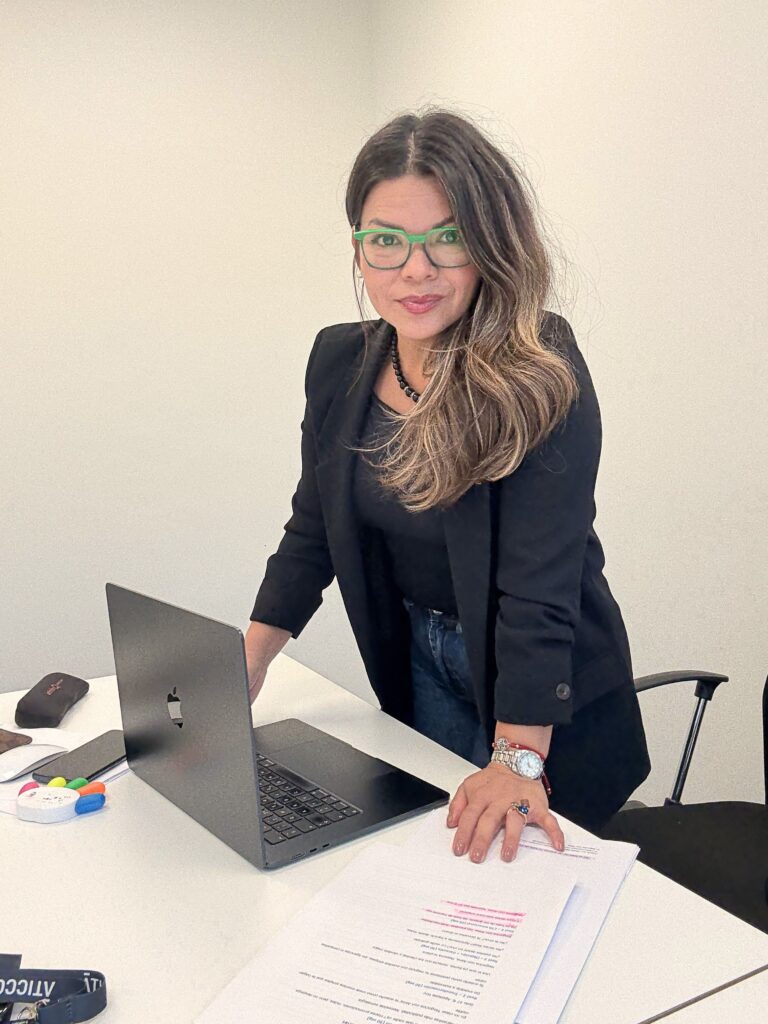 Nuria Garcia  planificando la dirección de eventos profesionales